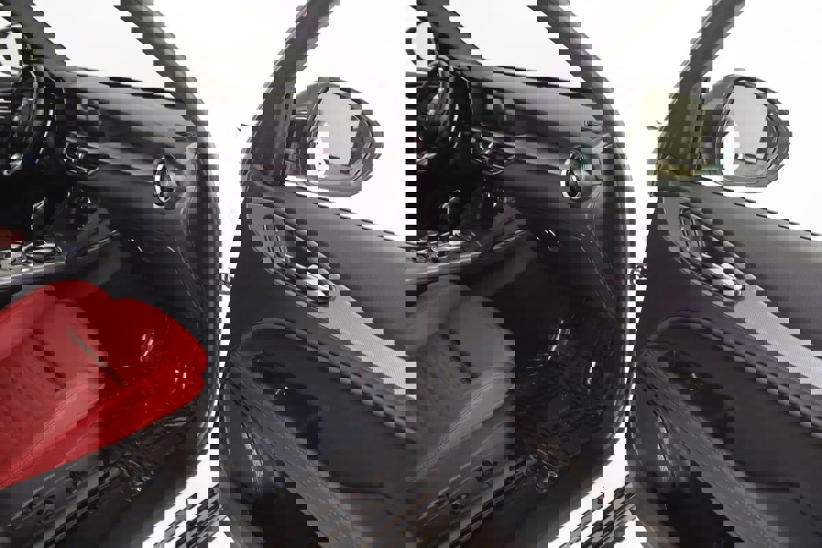 Used 2024 Alfa Romeo Stelvio Veloce image 32