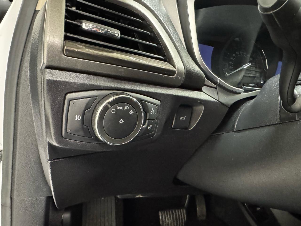 Used 2017 Ford Fusion SE w/ Fusion SE Technology Package image 20