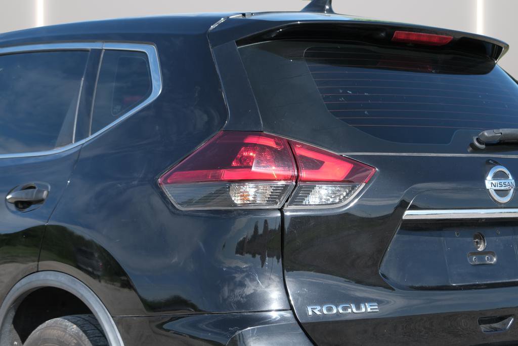 Used 2020 Nissan Rogue S FWD image 25