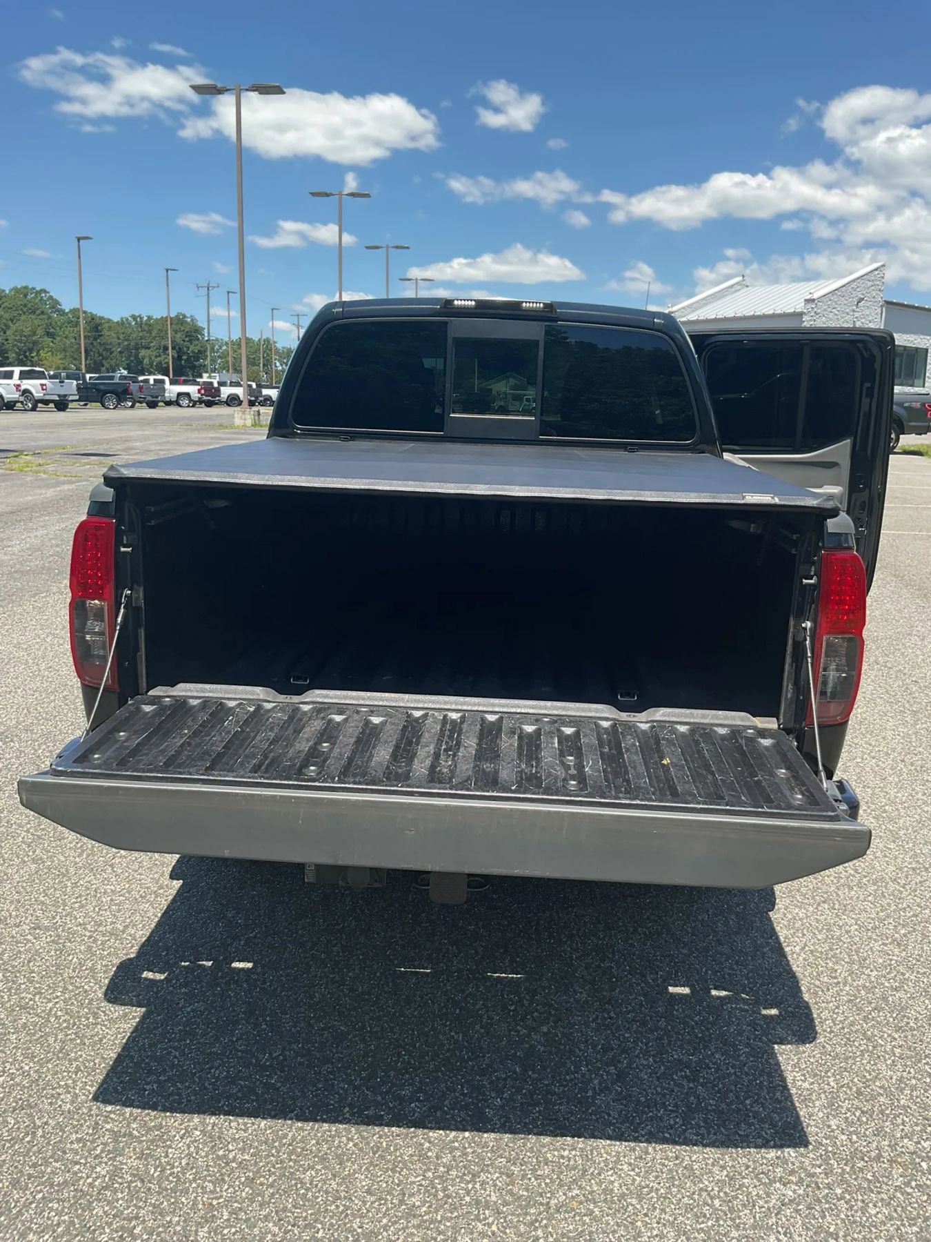 Used 2021 Nissan Frontier SV w/ Midnight Edition Floor Mats AWD/4WD image 14
