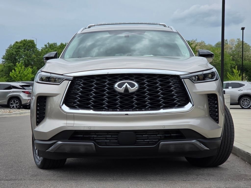 Used 2025 INFINITI QX60 Sensory w/ Vision Package AWD/4WD image 3