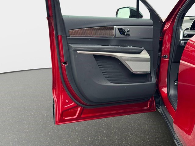 Certified 2026 Cadillac Vistiq Luxury w/ LPO, Floor Liner Package AWD/4WD image 18