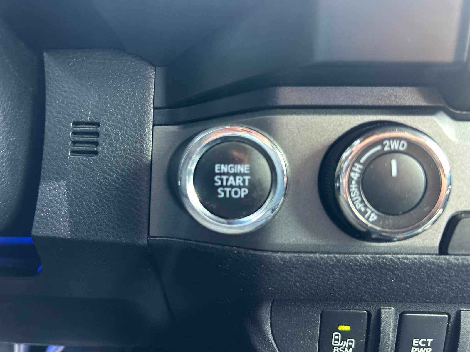 Used 2021 Toyota Tacoma TRD Off-Road w/ Technology Package AWD/4WD image 28
