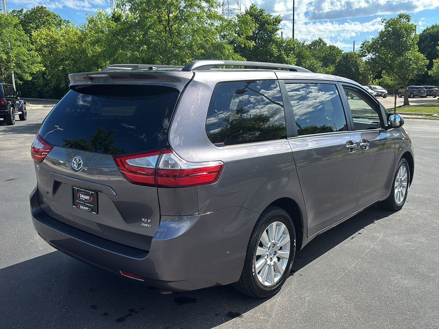 Used 2015 Toyota Sienna XLE AWD/4WD image 10
