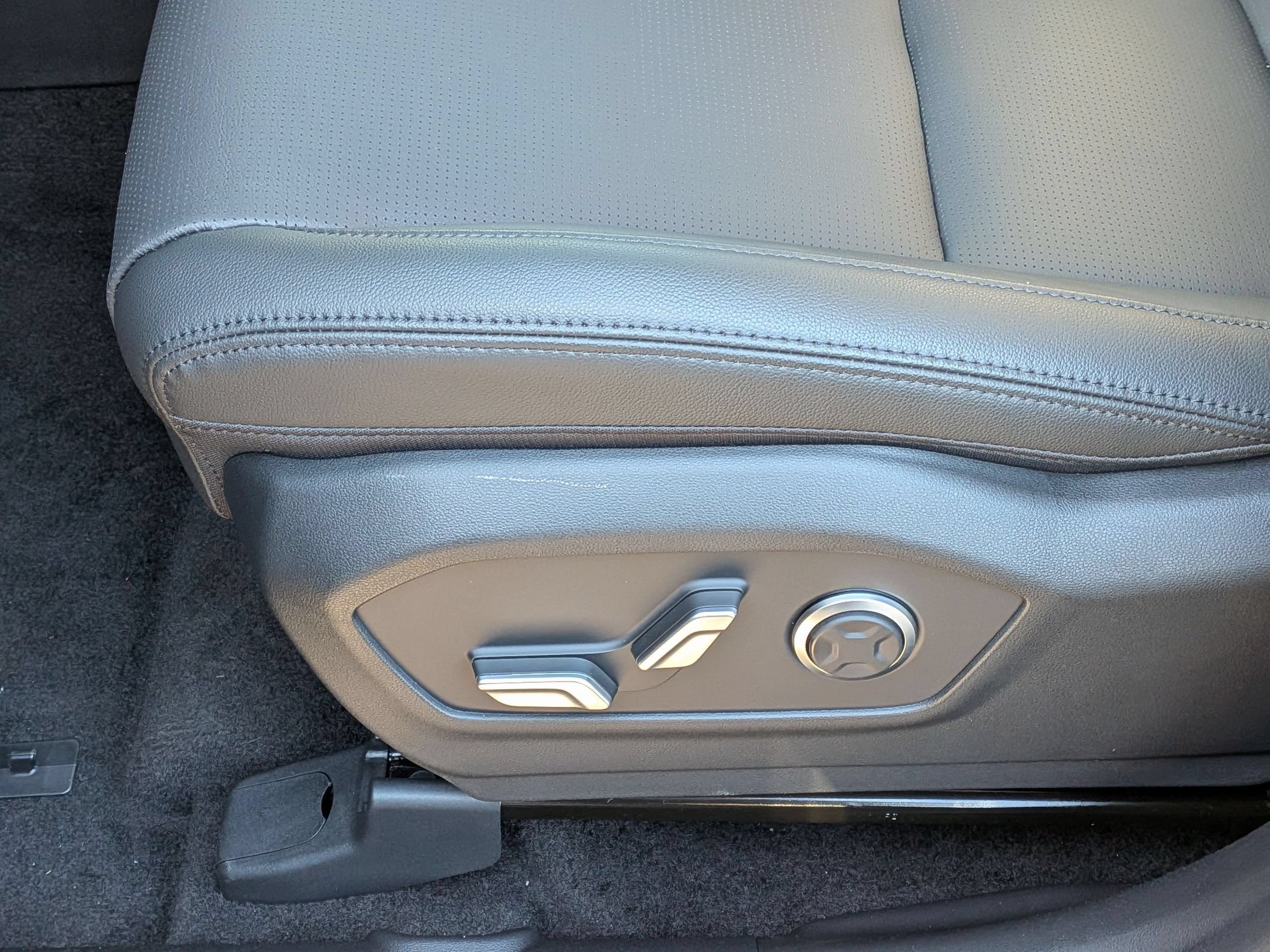 New 2026 Hyundai Santa Fe Limited AWD/4WD image 18