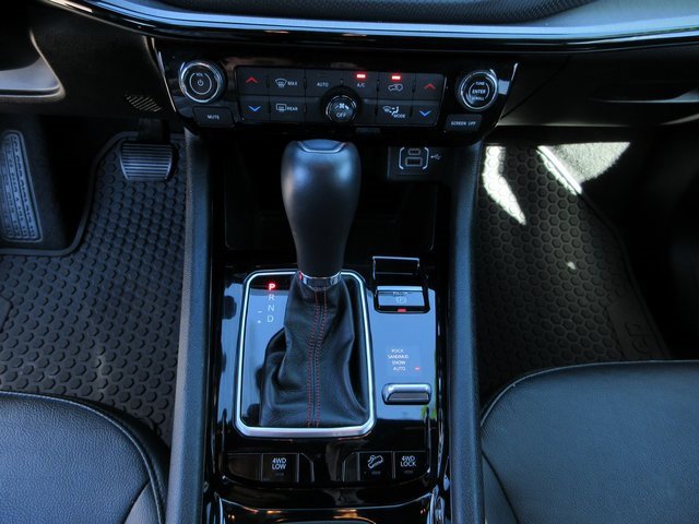 Used 2025 Jeep Compass Trailhawk image 17