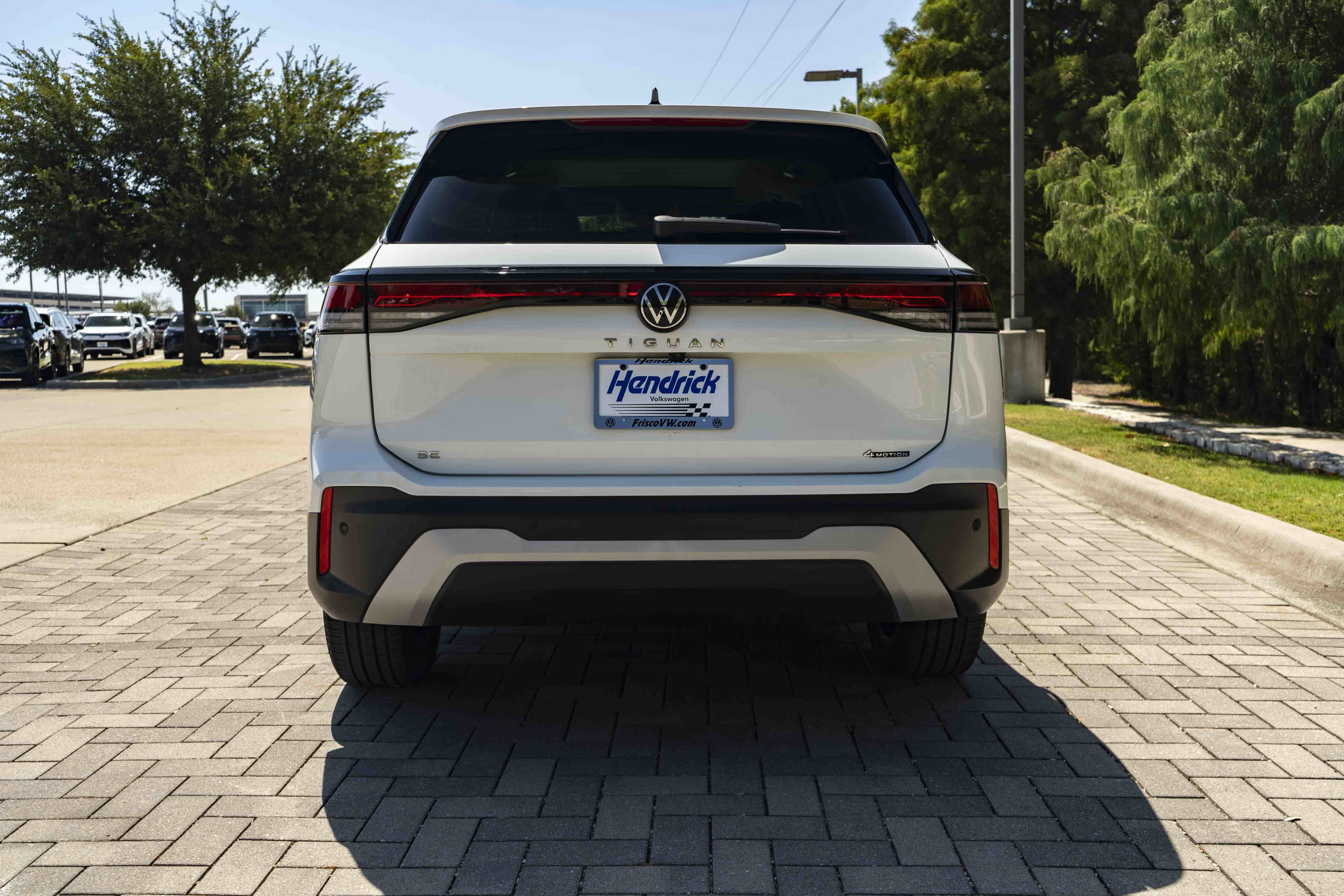 Certified 2025 Volkswagen Tiguan SE w/ Panoramic Sunroof Package AWD/4WD image 7