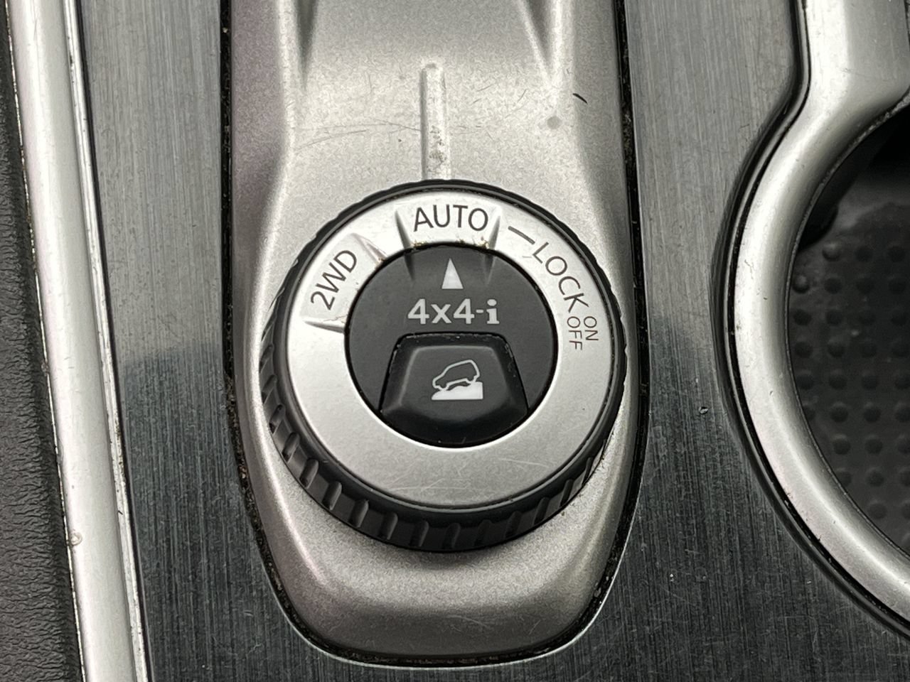 Used 2020 Nissan Pathfinder SV AWD/4WD image 16