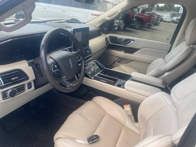 Used 2018 Lincoln Navigator Select w/ Technology Package image 16