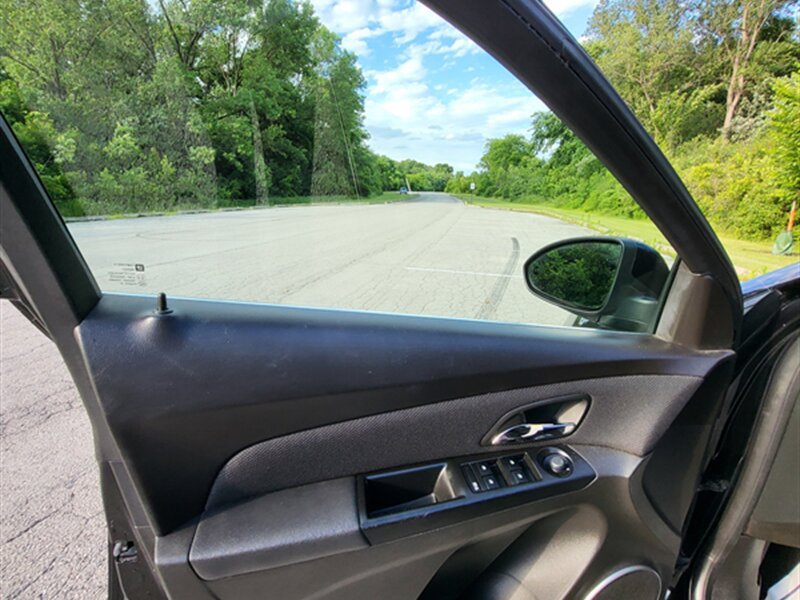 Used 2011 Chevrolet Cruze Eco FWD image 23