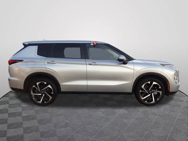 Used 2024 Mitsubishi Outlander SE AWD/4WD image 4