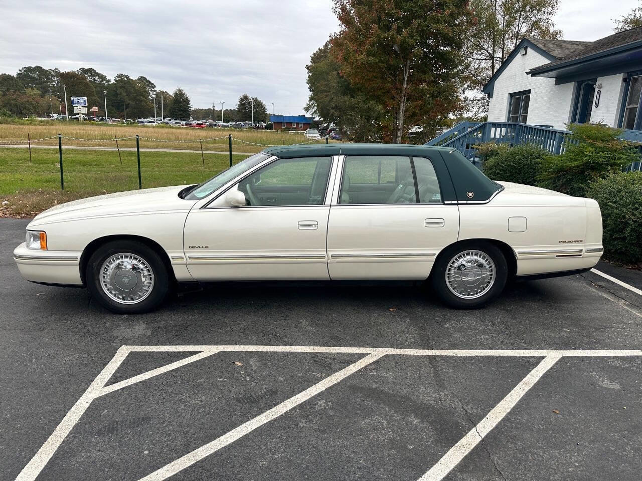 Used 1998 Cadillac De Ville D'Elegance w/ Safety/Security Pkg FWD image 5