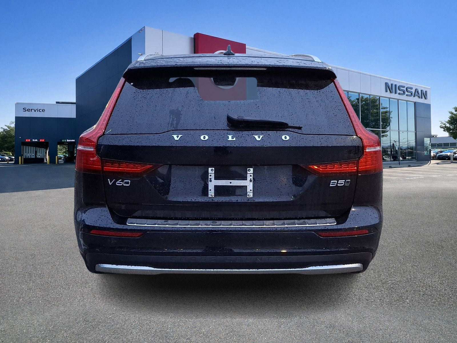 Used 2024 Volvo V60 B5 Cross Country Plus w/ Protection Package Premier AWD/4WD image 5