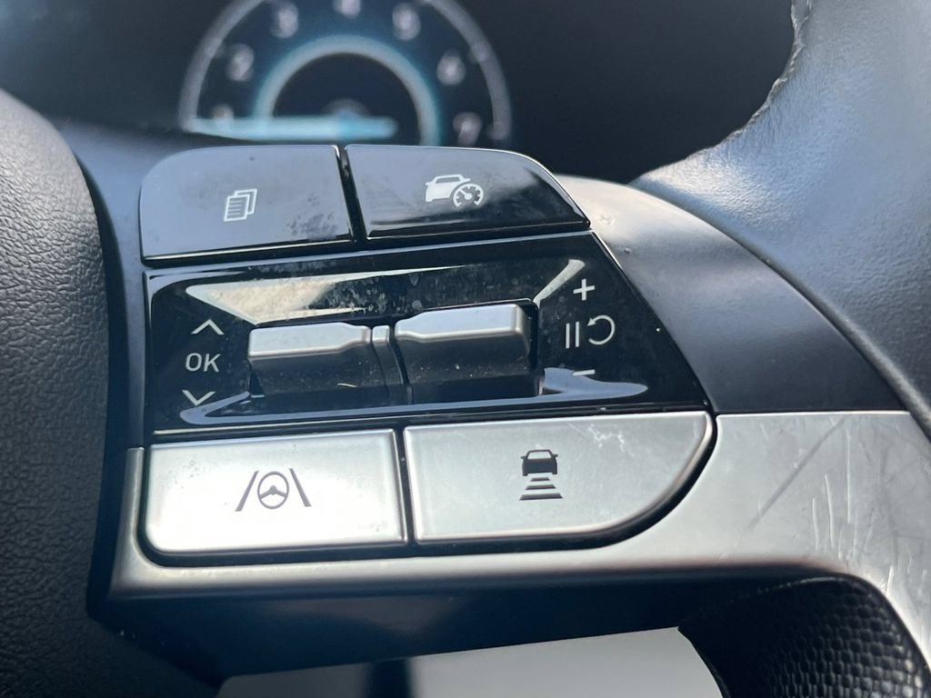 Used 2024 Hyundai Elantra Limited FWD image 12