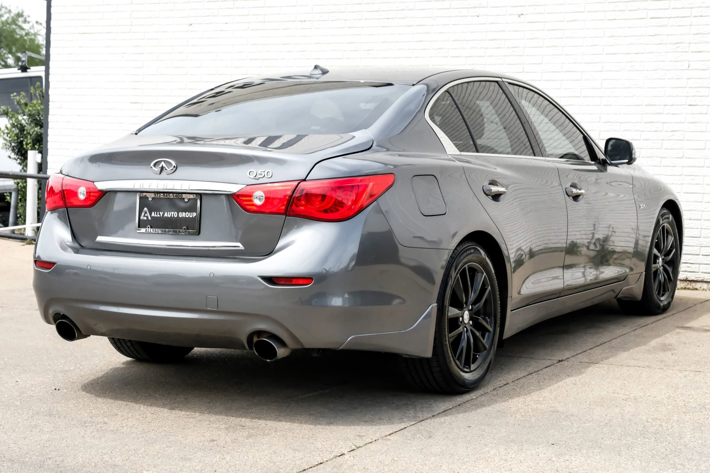 Used 2017 INFINITI Q50 3.0t Premium w/ Driver Assistance Package image 7