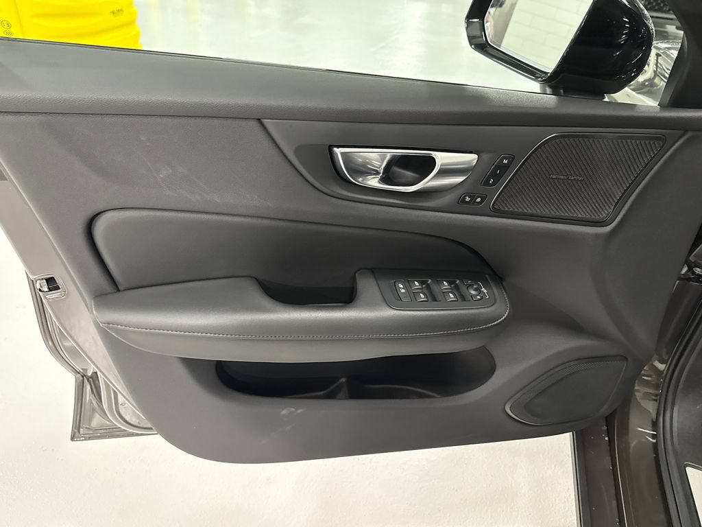 Certified 2025 Volvo S60 T8 Plus AWD/4WD image 9