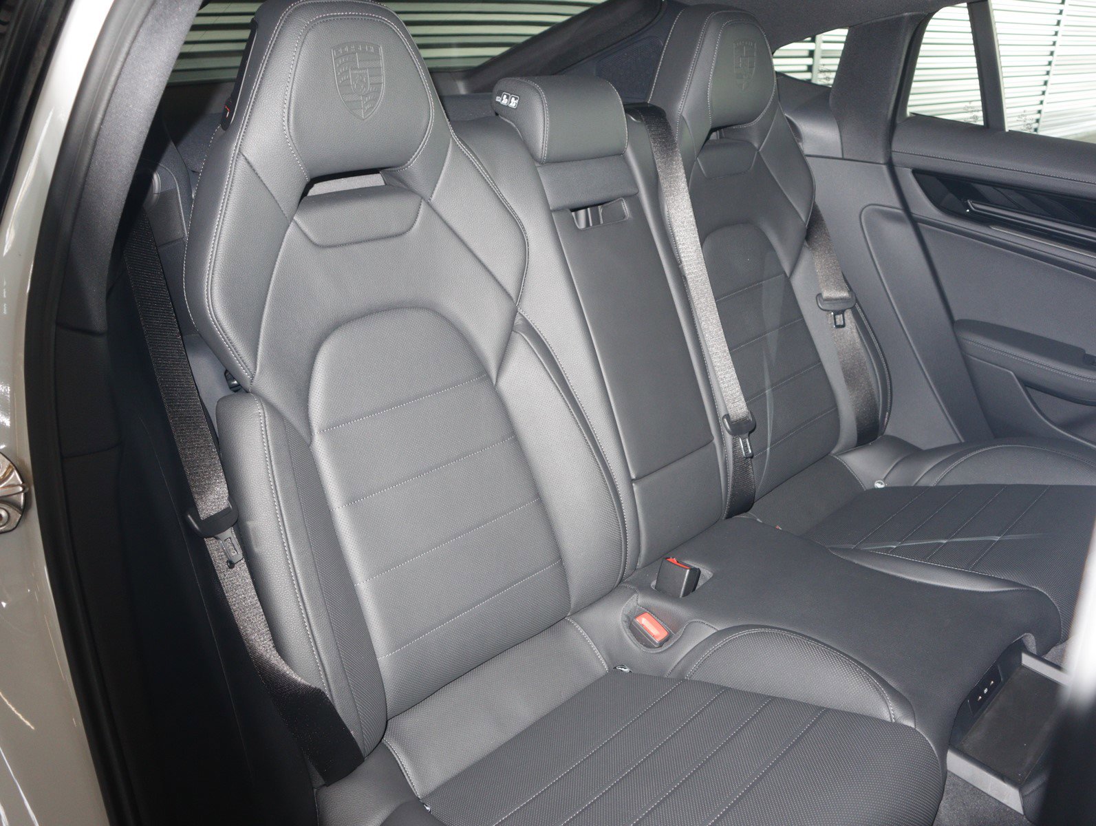Certified 2025 Porsche Panamera 4 image 6