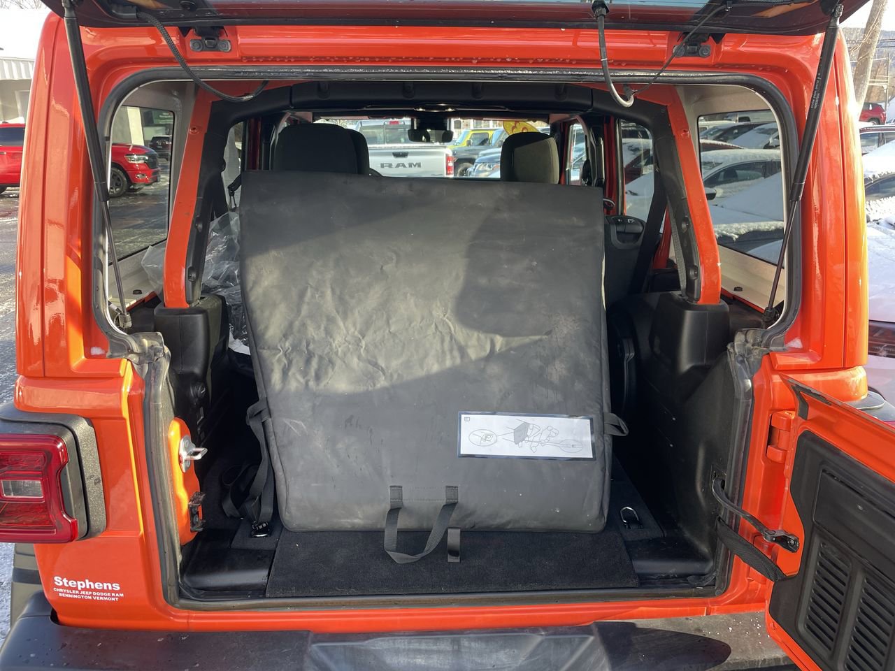 Used 2023 Jeep Wrangler Unlimited Sport AWD/4WD image 23