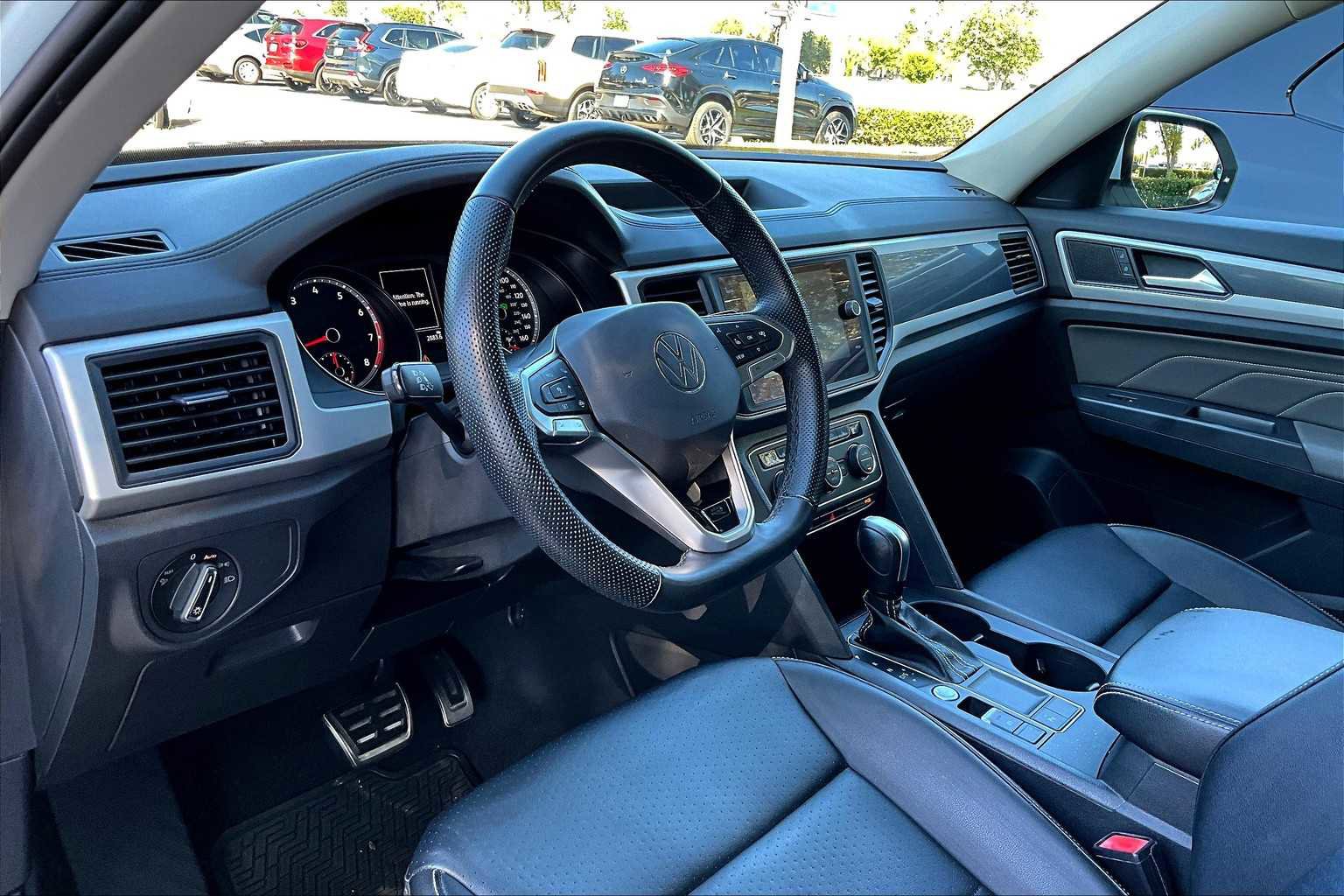 Used 2021 Volkswagen Atlas SE w/ Panoramic Sunroof Package image 17