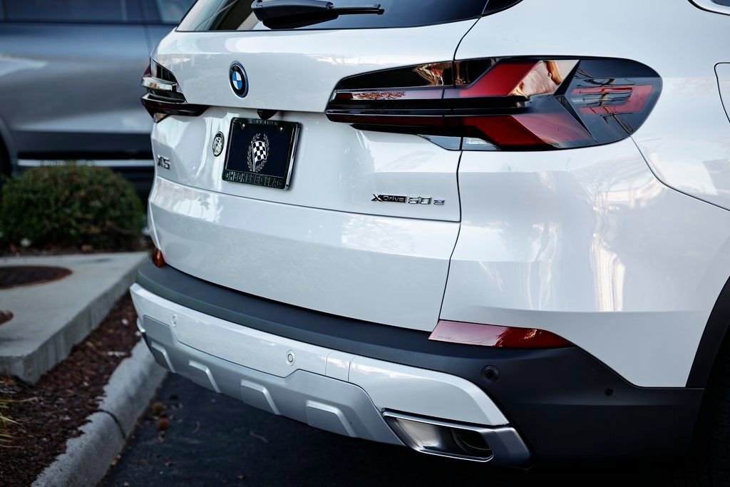 New 2026 BMW X5 xDrive50e w/ Executive Package image 9