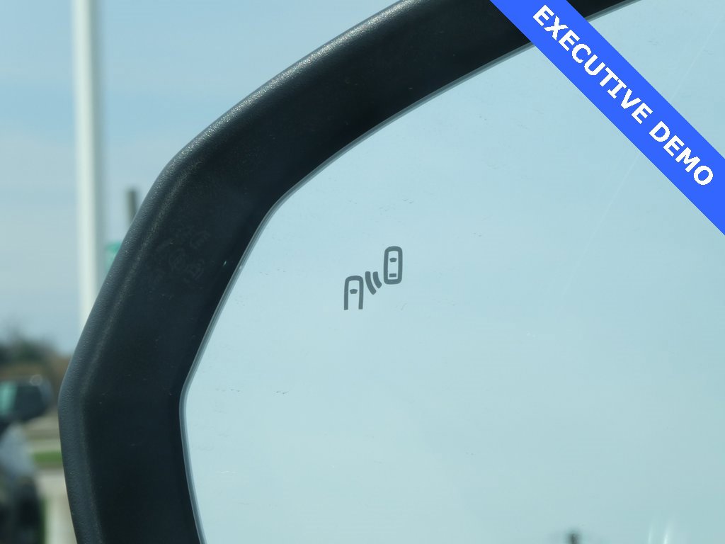 Certified 2025 Volkswagen Taos SE image 12