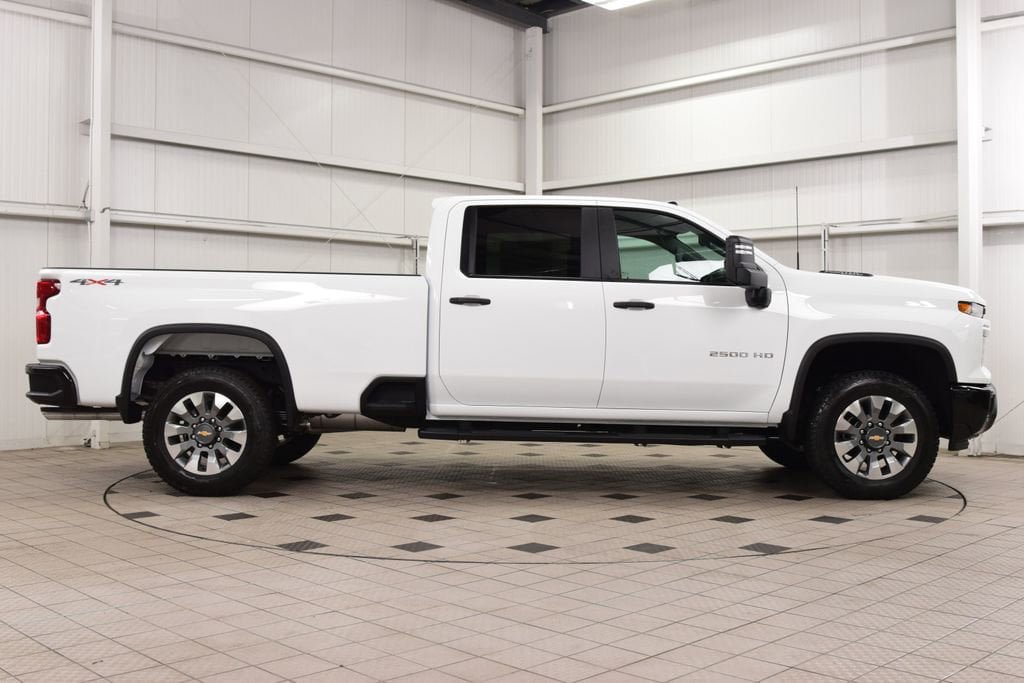 New 2026 Chevrolet Silverado 2500 Custom w/ Custom Value Package AWD/4WD image 9