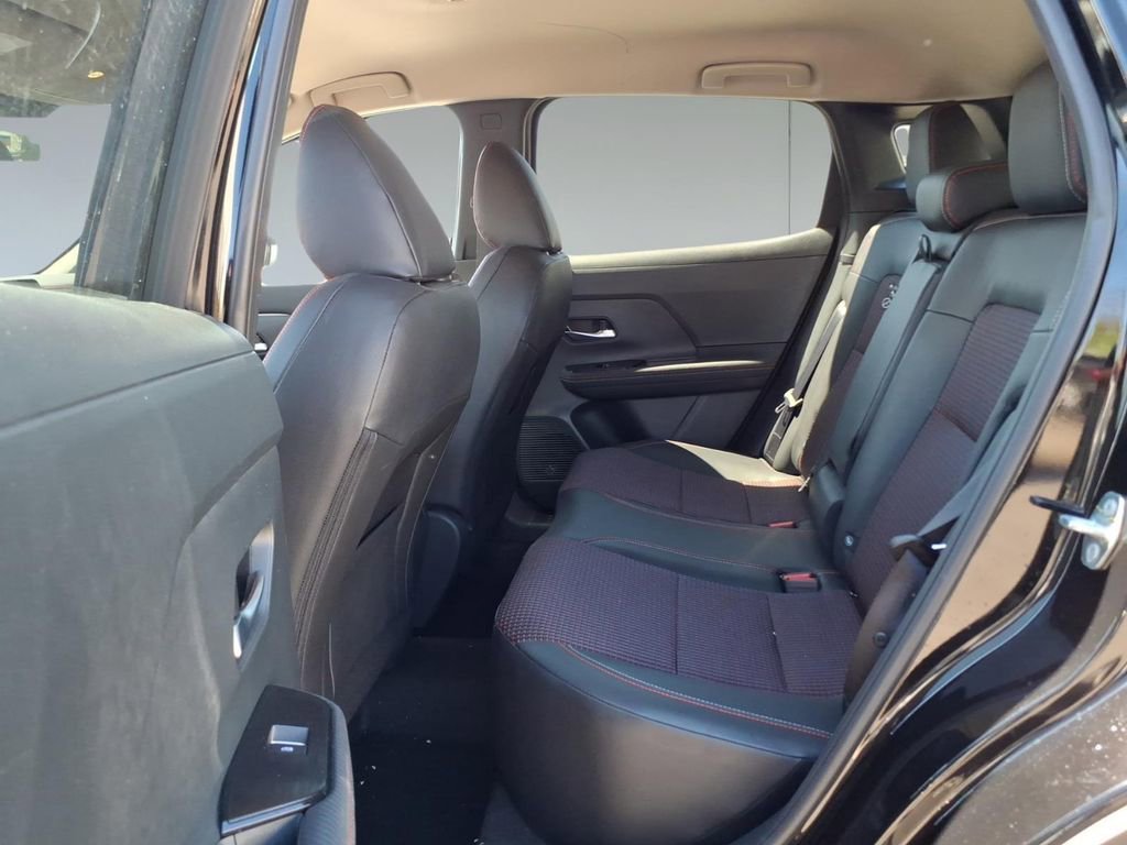 Used 2025 Nissan Kicks SR image 11