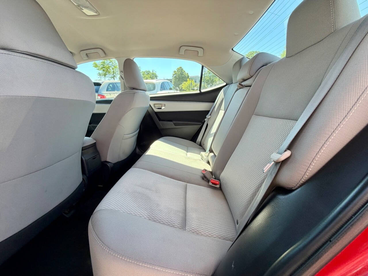 Used 2016 Toyota Corolla LE FWD image 18