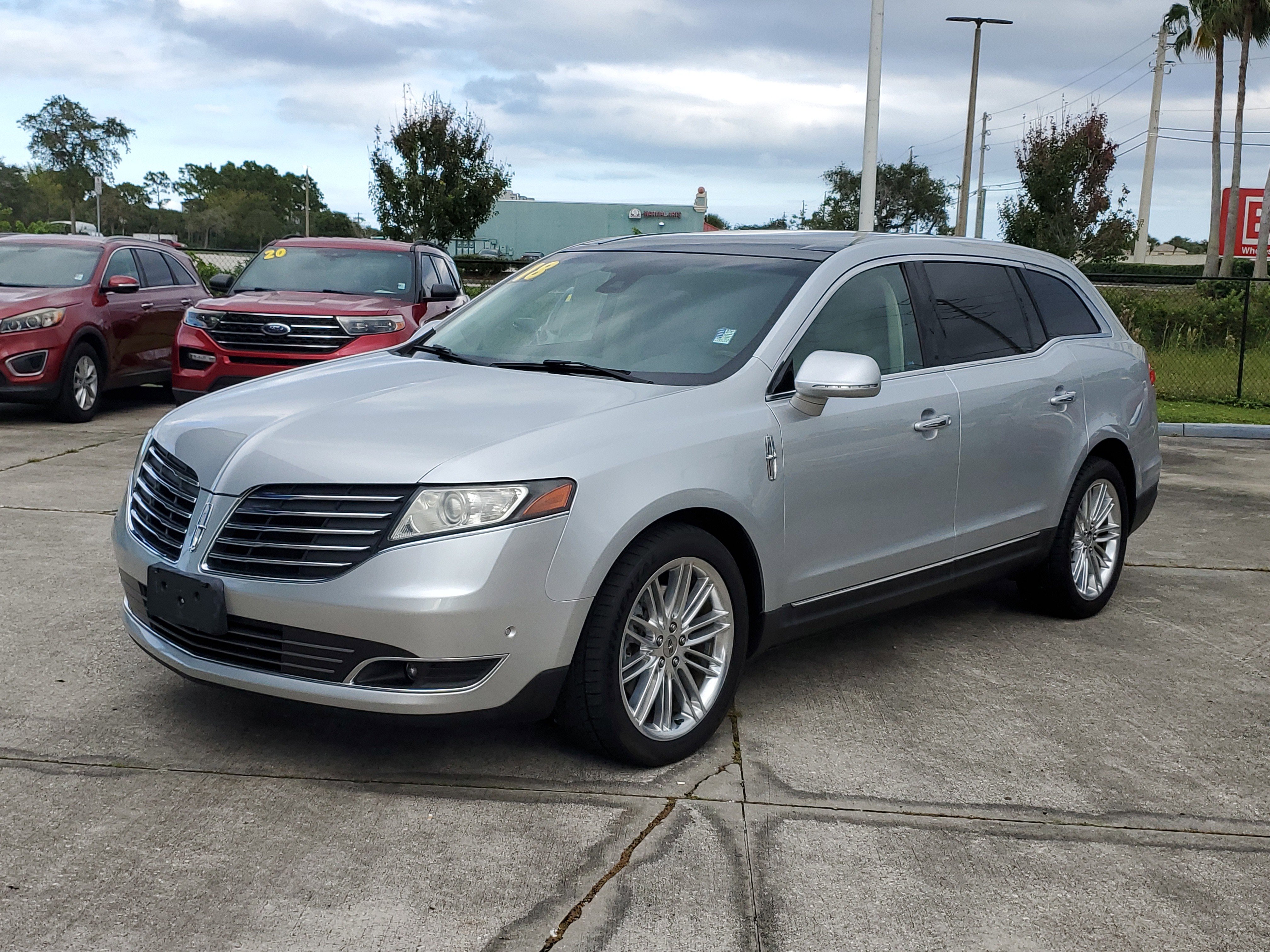 Used 2018 Lincoln MKT AWD w/ Technology Package image 2