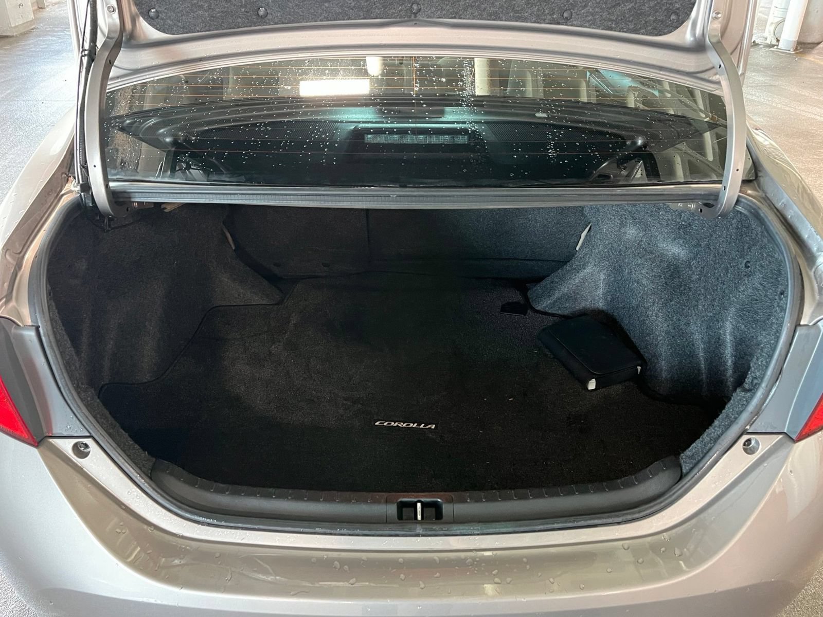 Used 2016 Toyota Corolla LE FWD image 10