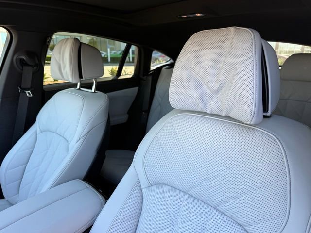 New 2026 BMW X6 xDrive40i w/ Climate Comfort Package image 18