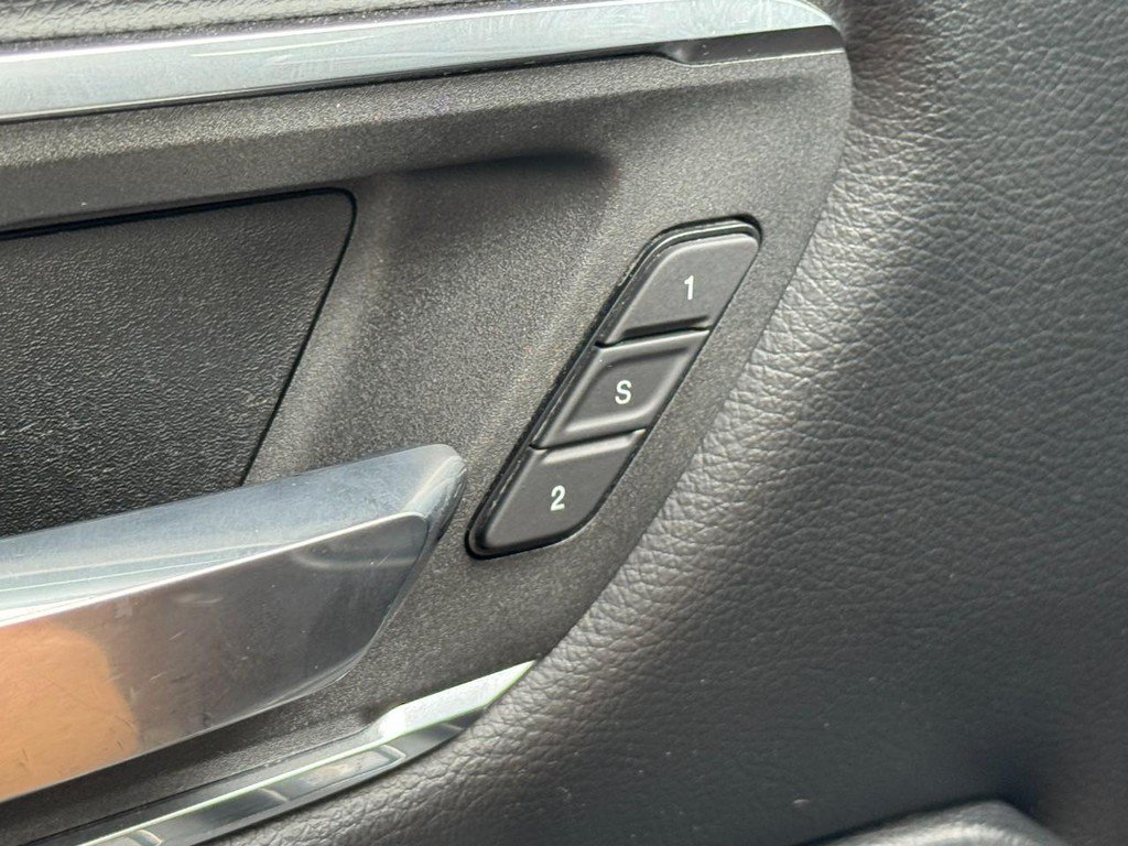 Used 2025 RAM 1500 Laramie AWD/4WD image 16