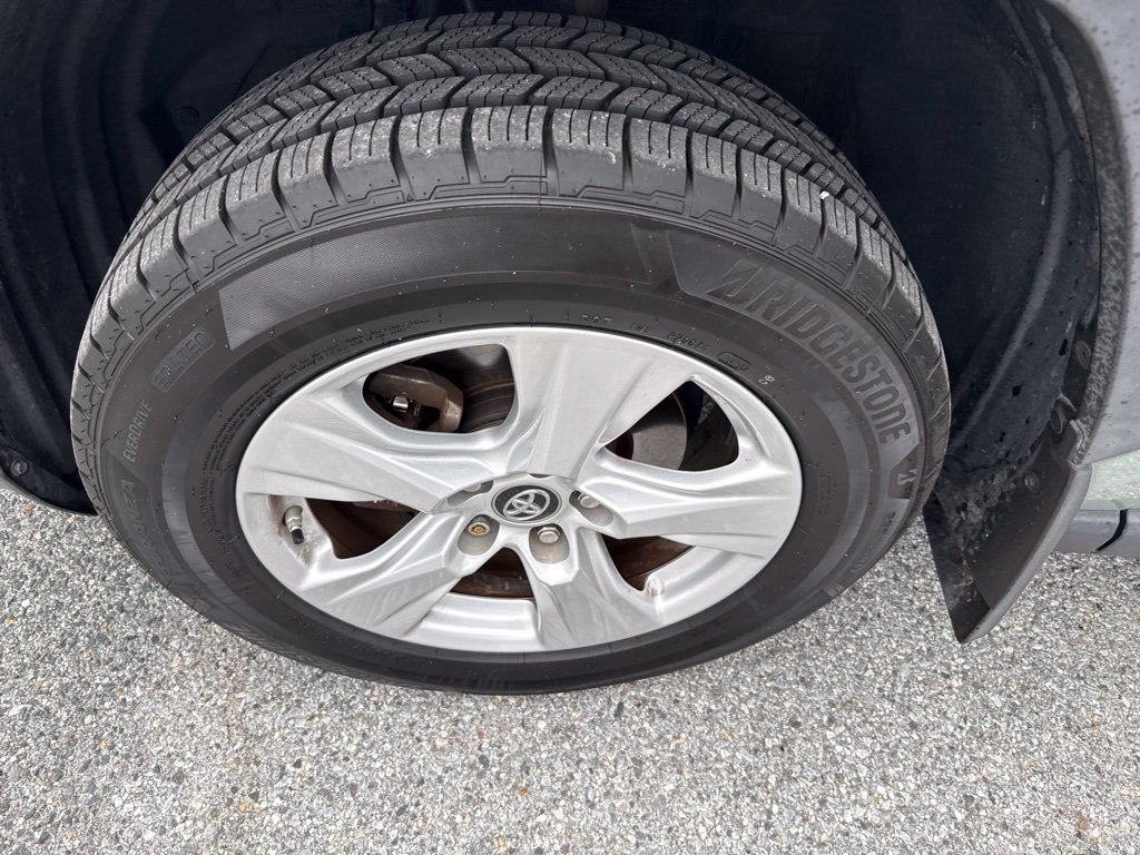 Used 2019 Toyota RAV4 XLE AWD/4WD image 12