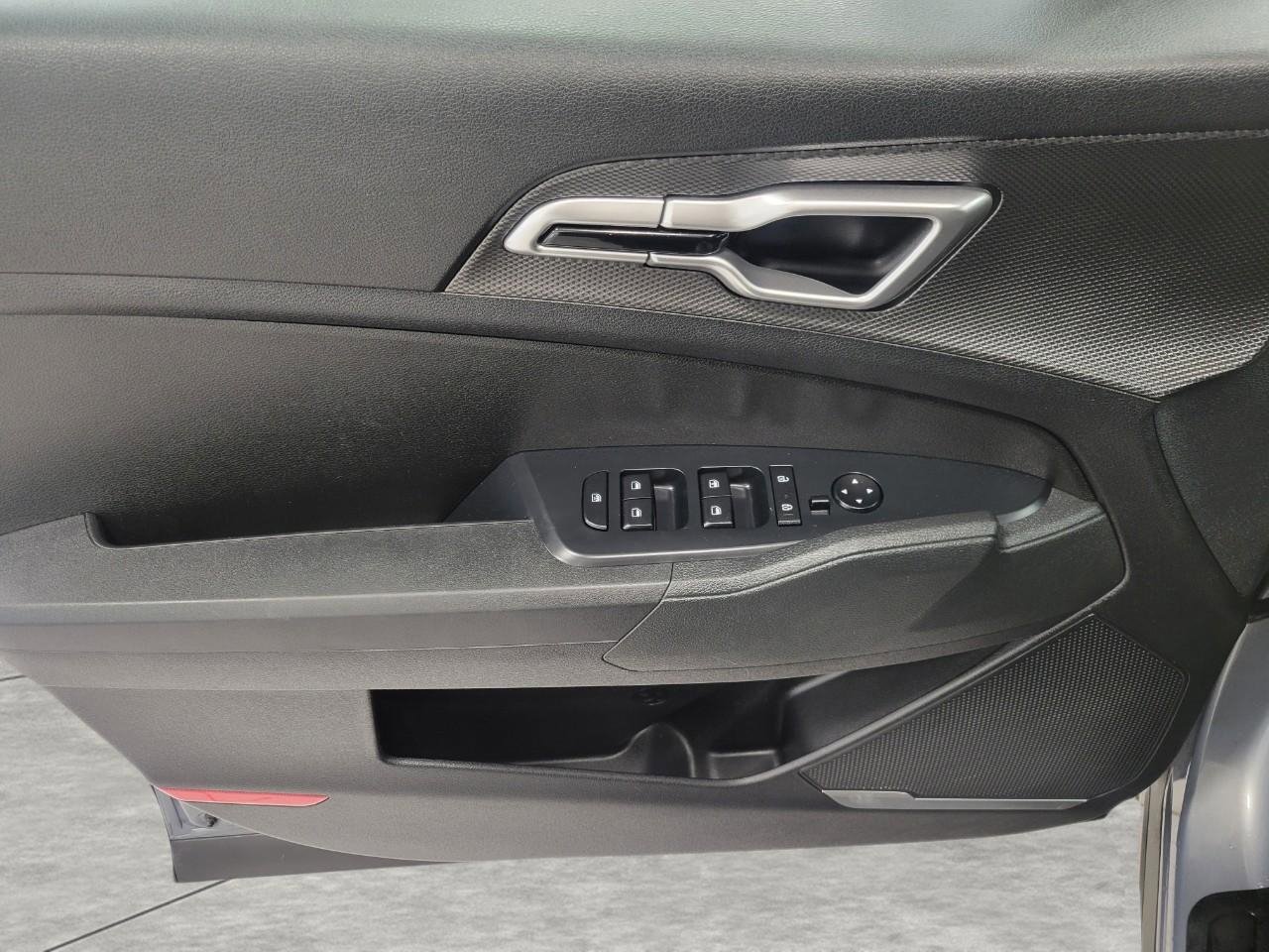 Used 2025 Kia Sportage LX image 26