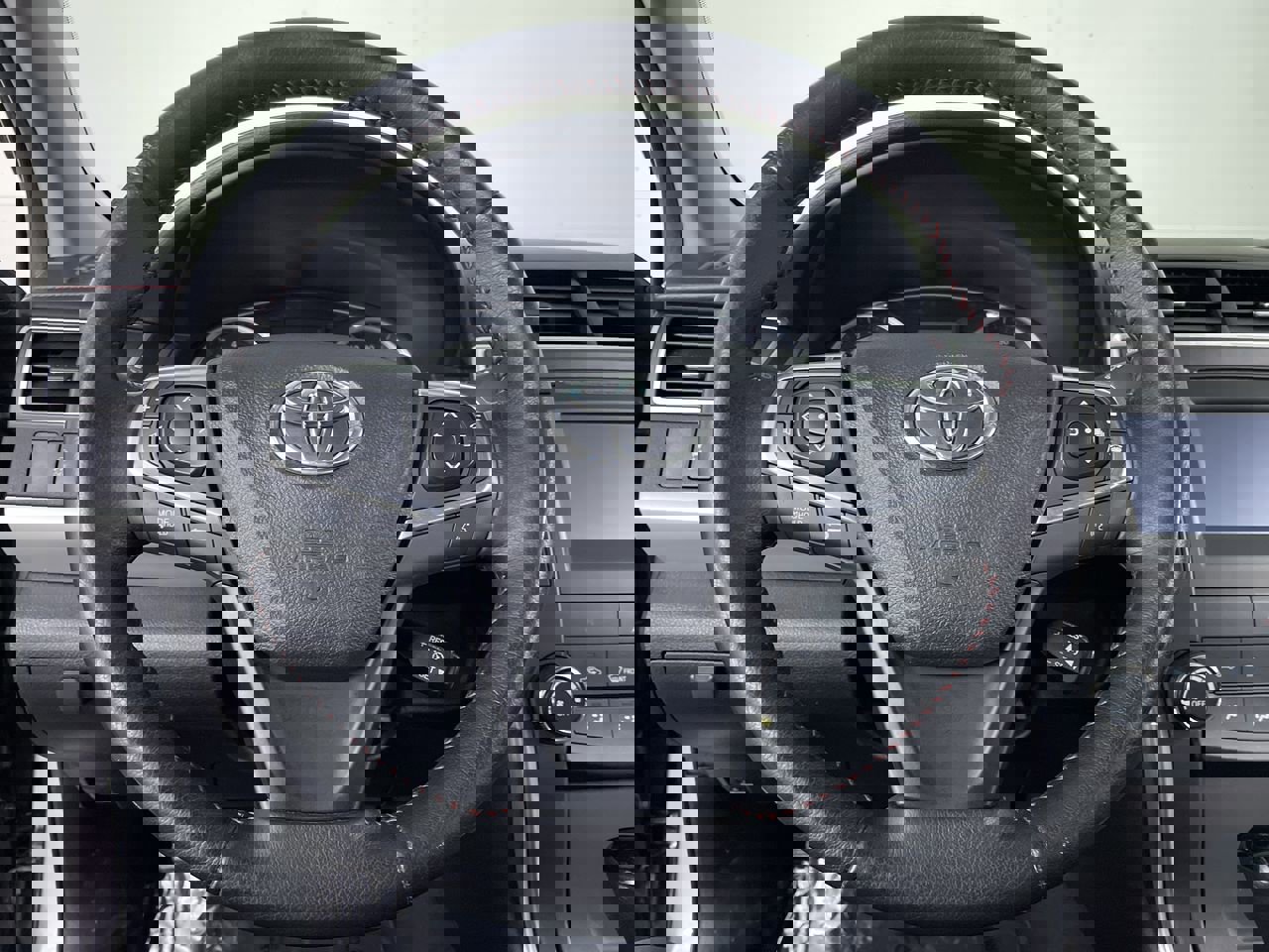 Used 2015 Toyota Camry SE image 13