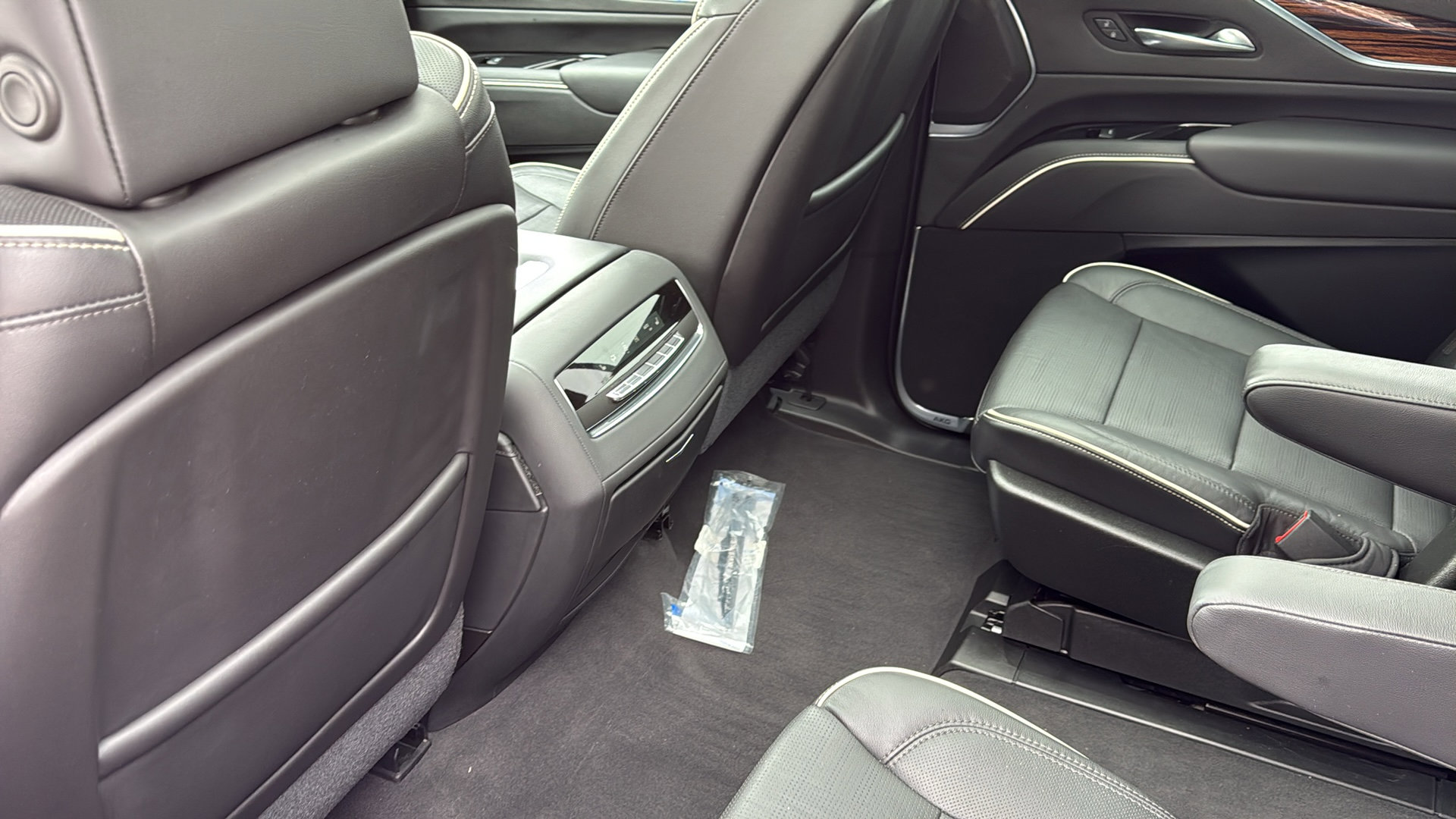 Used 2021 Cadillac Escalade ESV Premium Luxury w/ Performance Package image 29