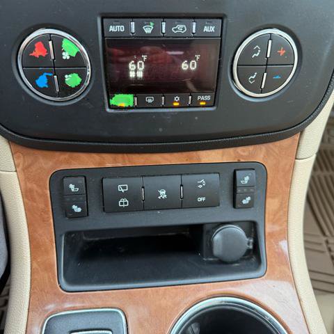 Used 2008 Saturn Outlook XR w/ Premium Trim Package FWD image 22