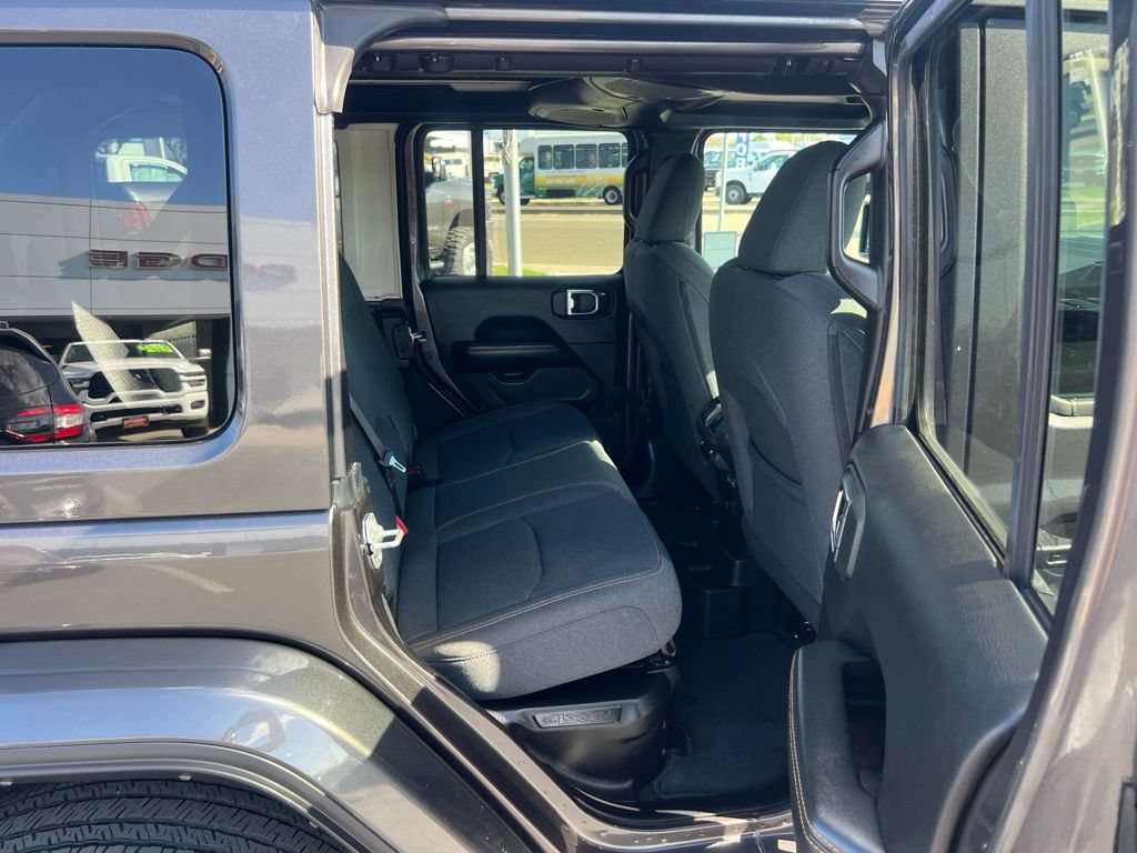 Used 2025 Jeep Wrangler Unlimited Sahara w/ Safety Group AWD/4WD image 30