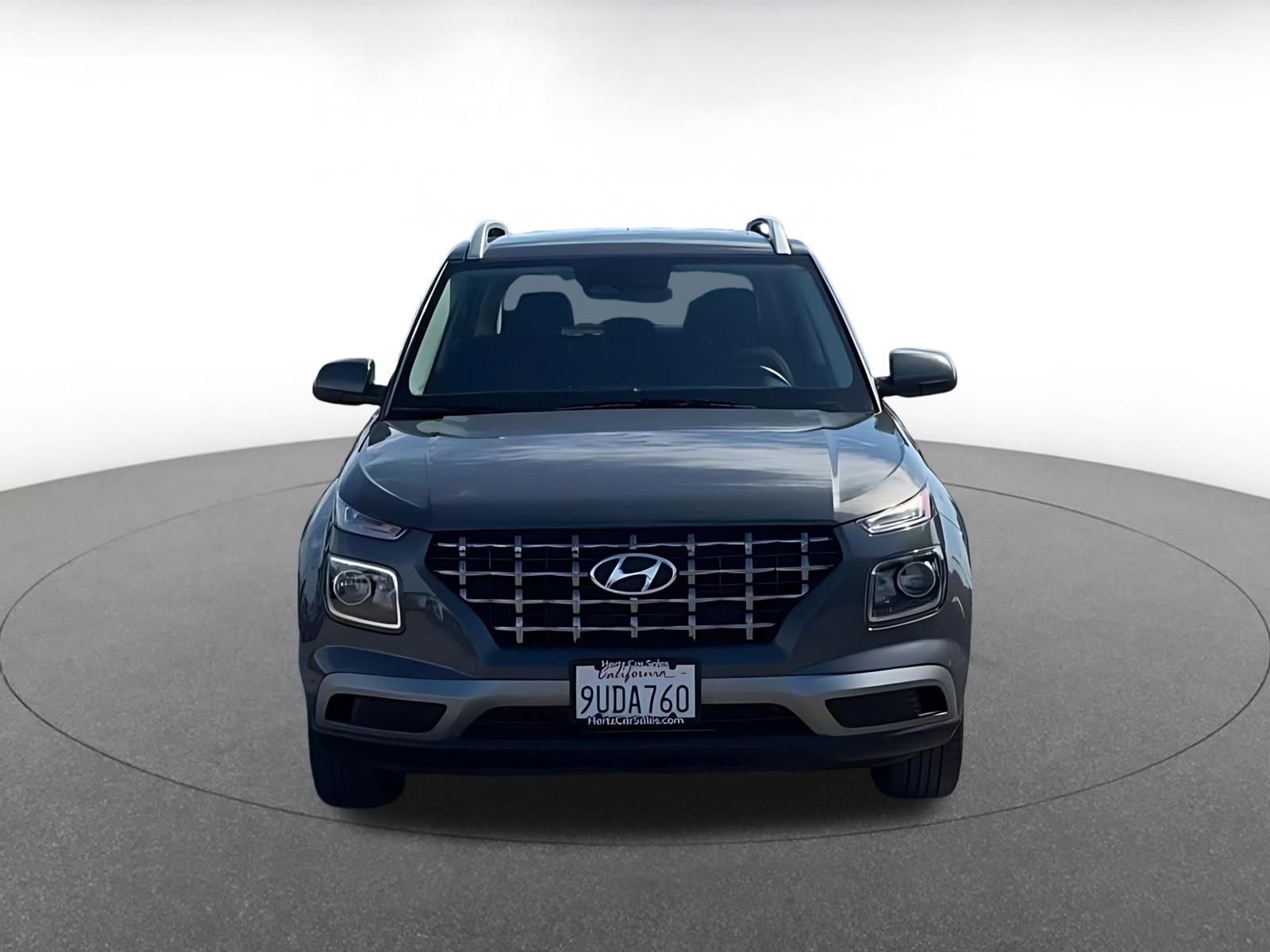 Used 2025 Hyundai Venue SEL image 3