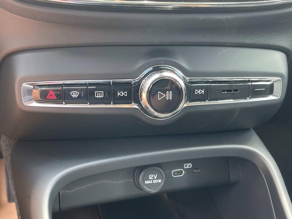 New 2026 Volvo XC40 B5 Plus w/ Protection Package Premier image 25