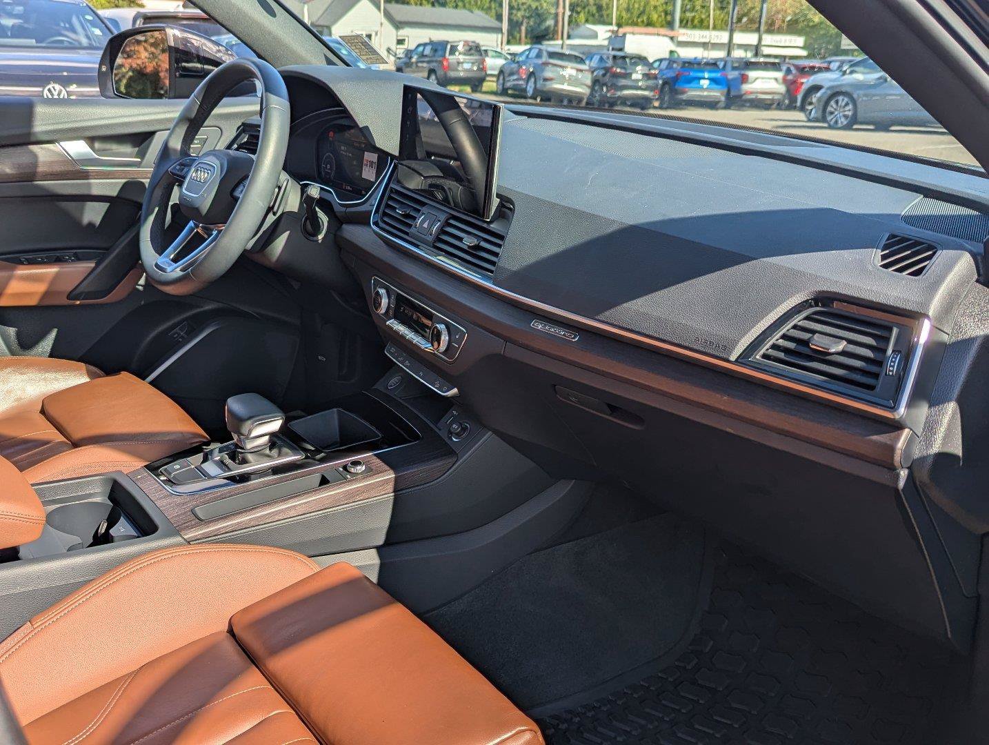 Used 2023 Audi Q5 e Premium w/ Convenience Package AWD/4WD image 38