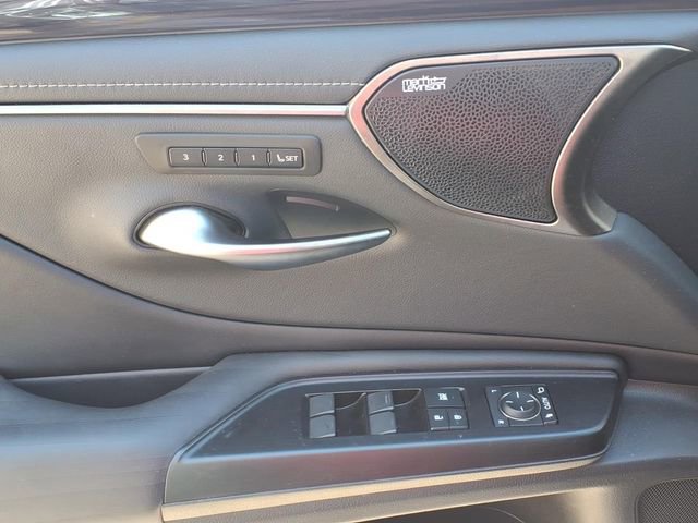 Used 2020 Lexus ES 300h w/ Luxury Package image 17