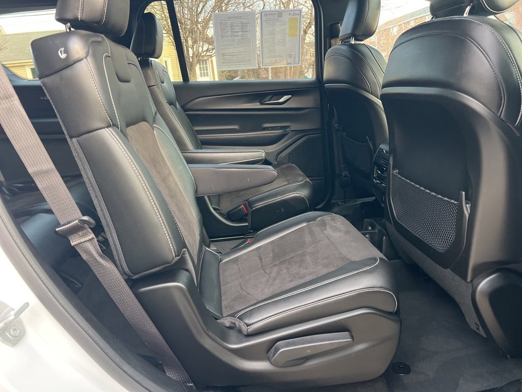 Used 2023 Jeep Grand Cherokee L Laredo image 24