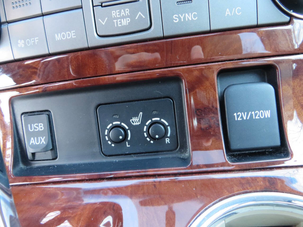 Used 2011 Toyota Highlander Limited w/ Tow Pkg image 23