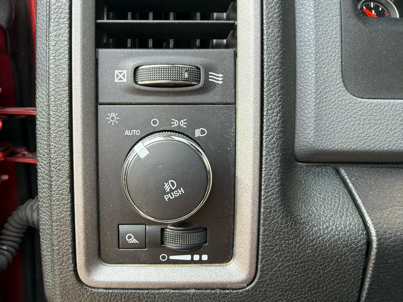 Used 2014 RAM 1500 Express image 14