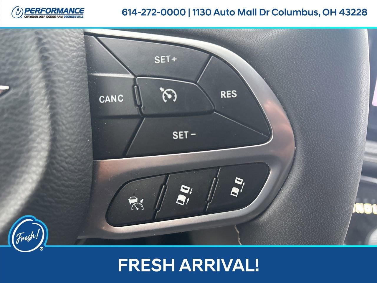 Used 2022 Chrysler Pacifica Touring-L image 25