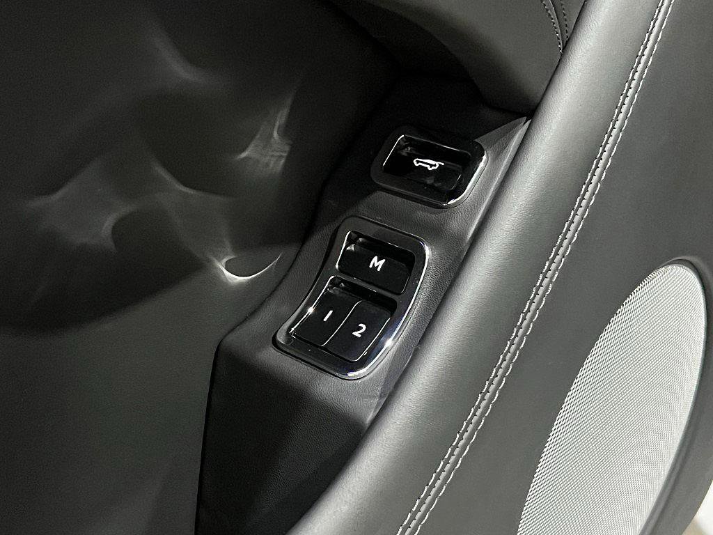 Used 2019 Bentley Bentayga image 33