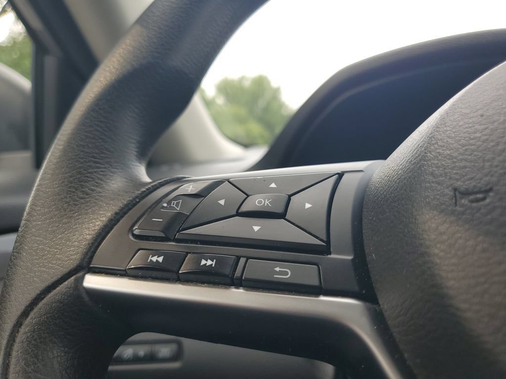 Used 2019 Nissan Rogue S FWD image 20