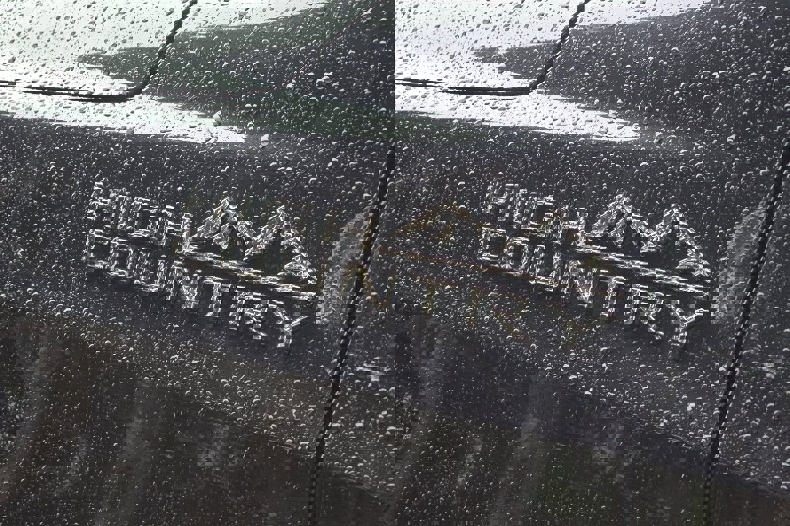 Used 2022 Chevrolet Suburban High Country w/ Premium Package AWD/4WD image 35