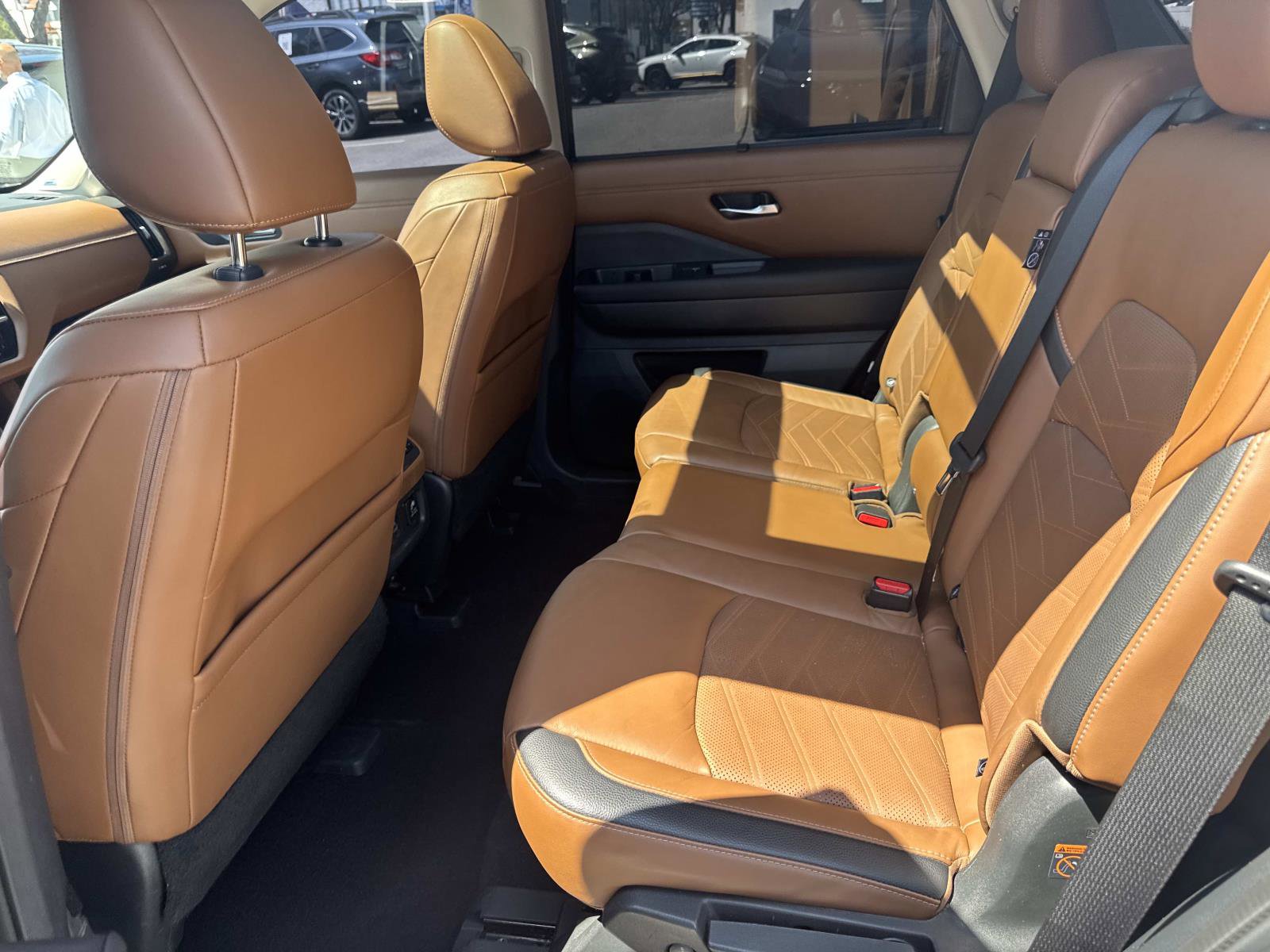 Used 2023 Nissan Pathfinder Platinum w/ Cargo Package AWD/4WD image 13